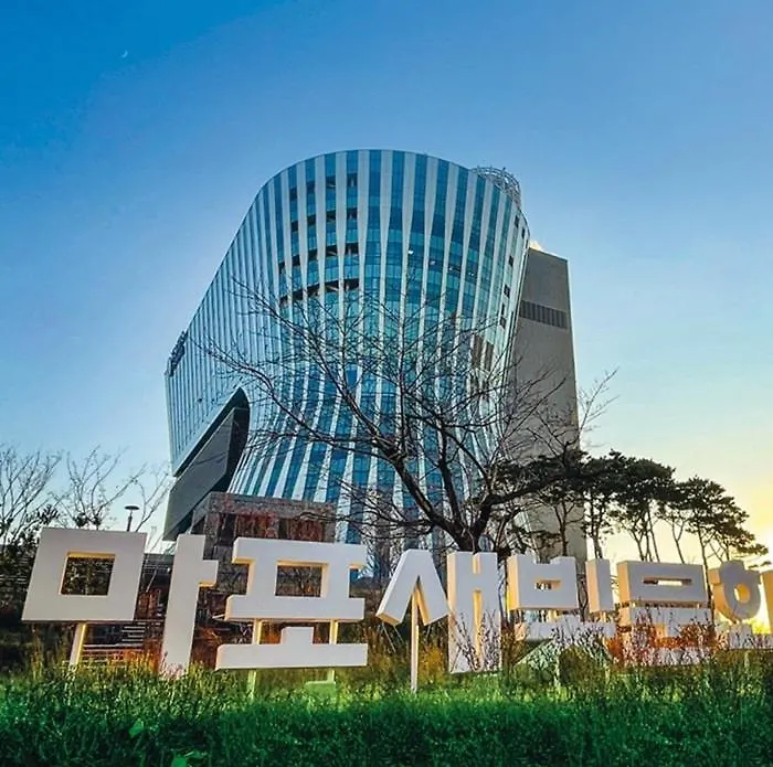 5Min Hongdae, Sangsu St, Late Check Out Villa Seoul